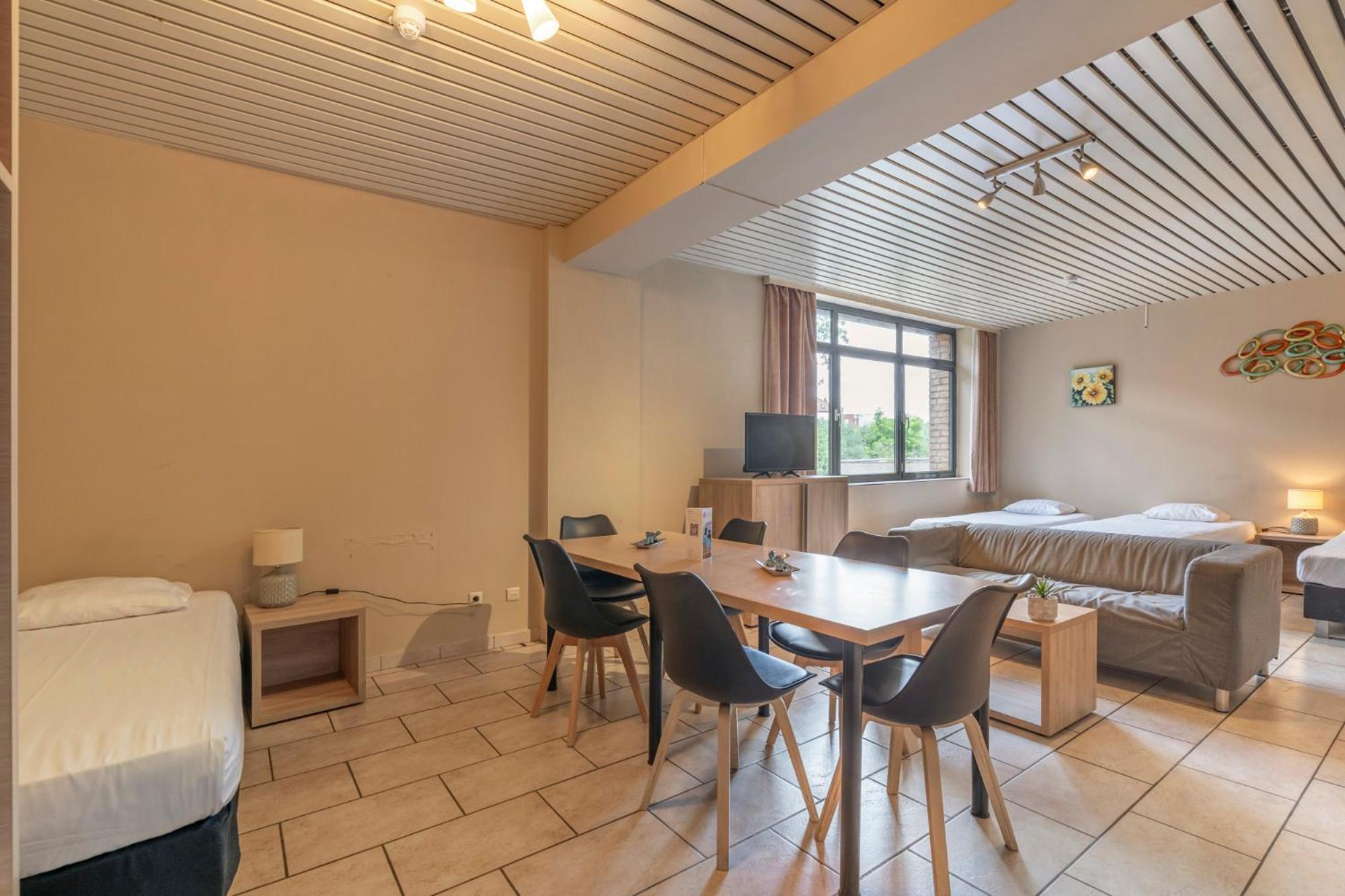 Condo Gardens Брюксел Екстериор снимка