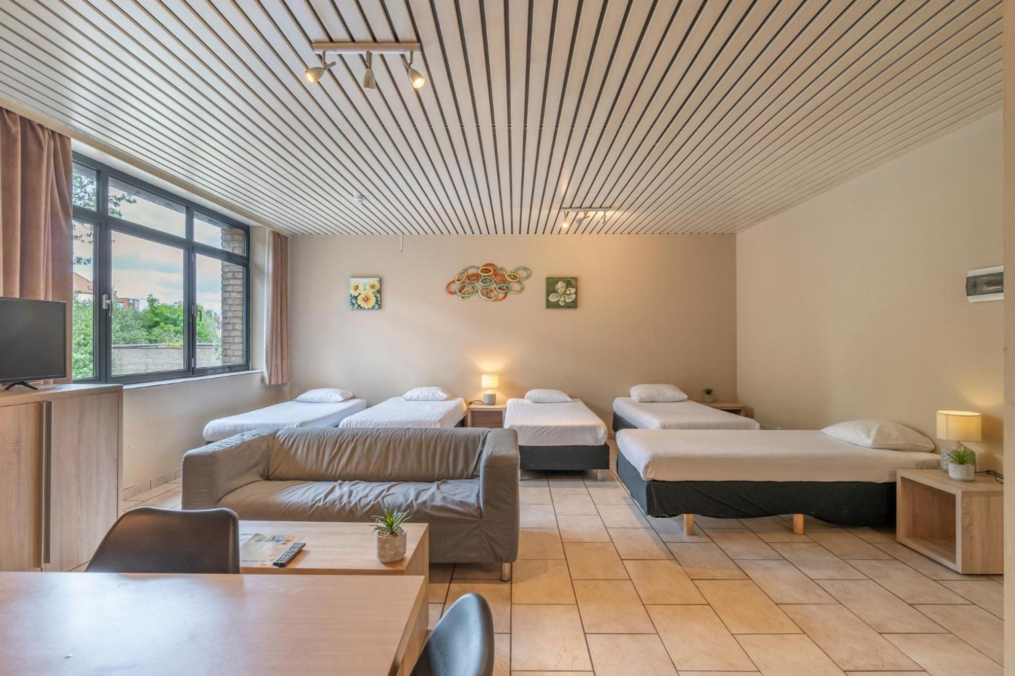 Condo Gardens Брюксел Екстериор снимка