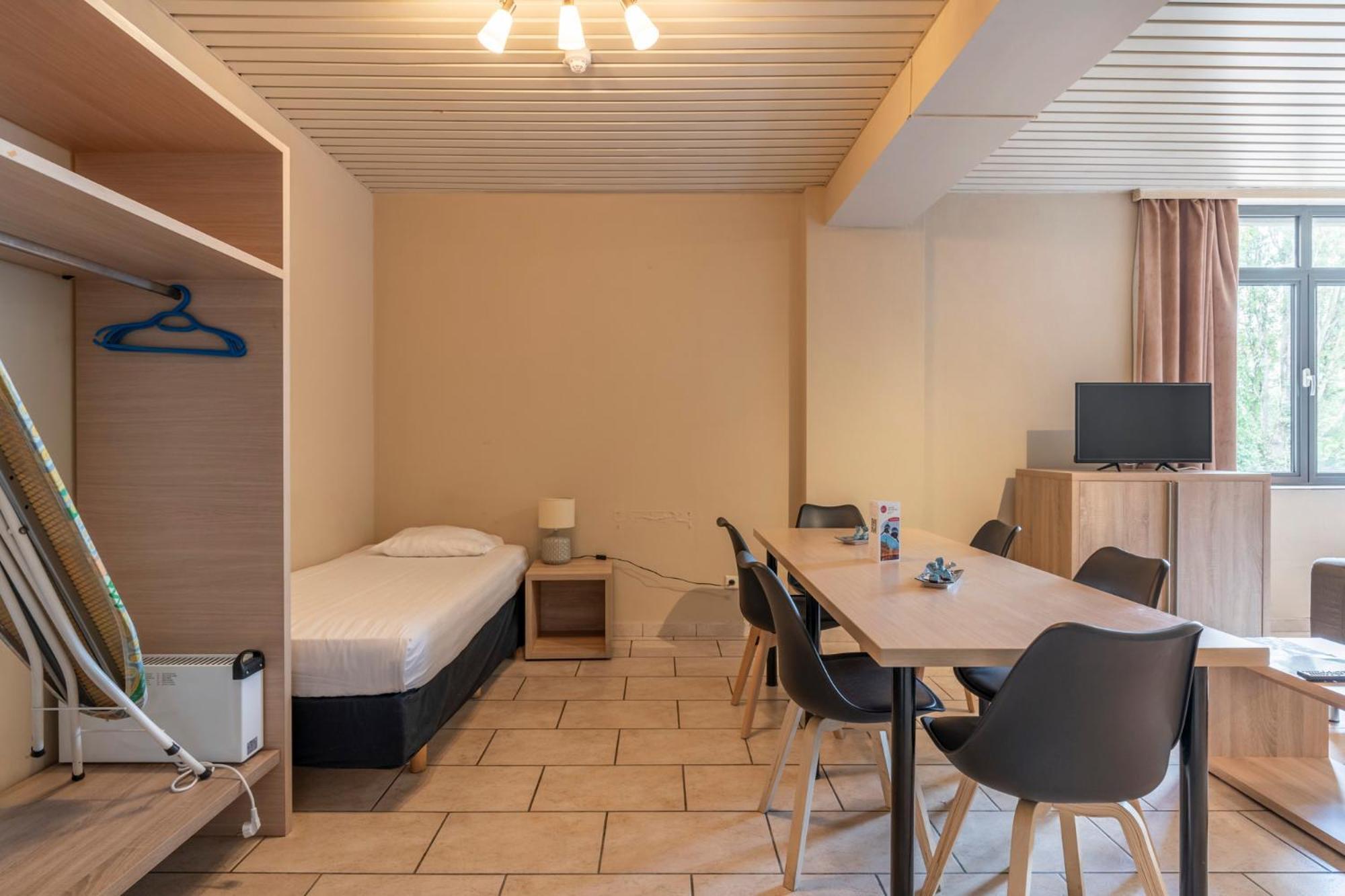 Condo Gardens Брюксел Екстериор снимка