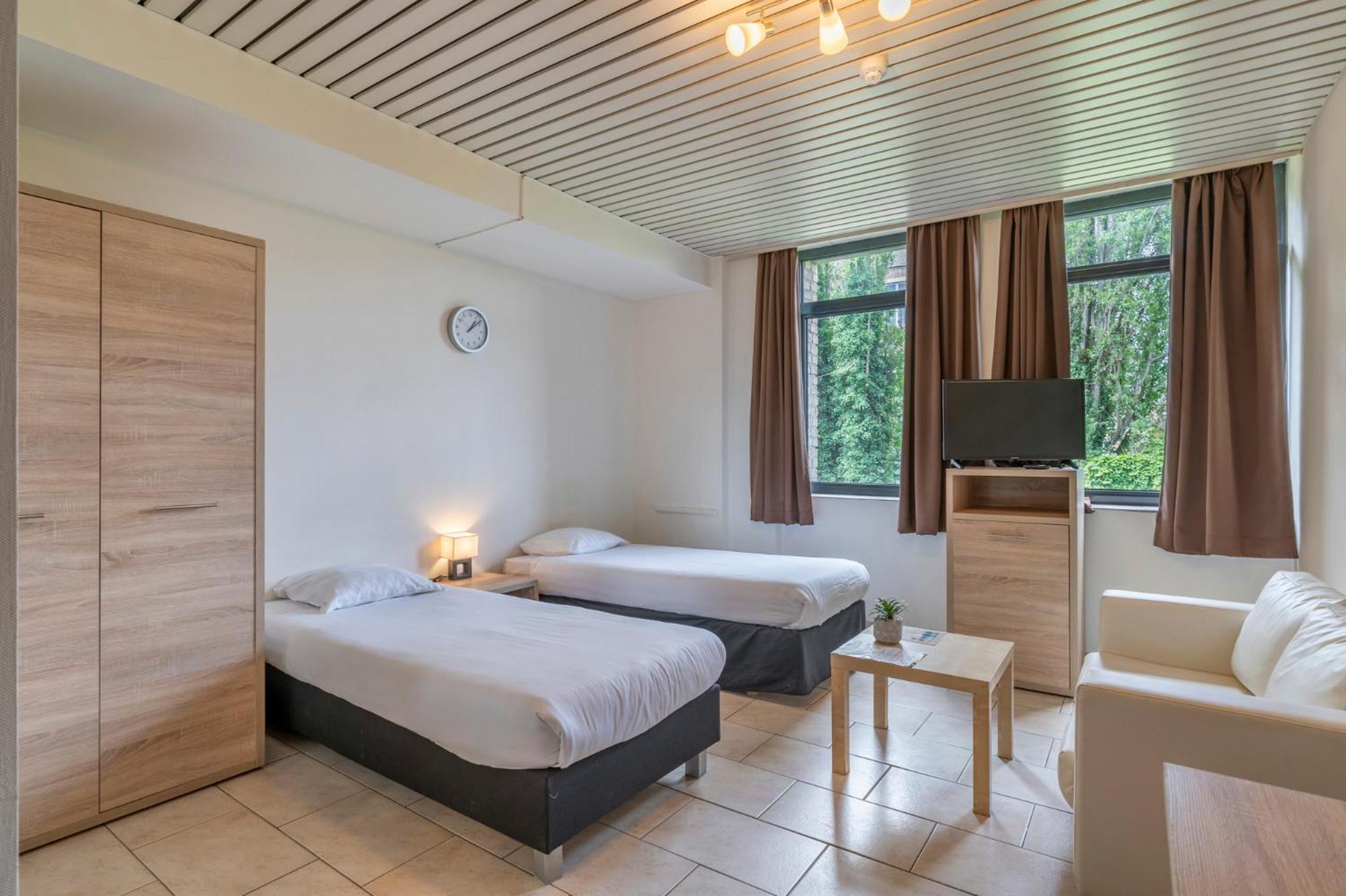 Condo Gardens Брюксел Екстериор снимка