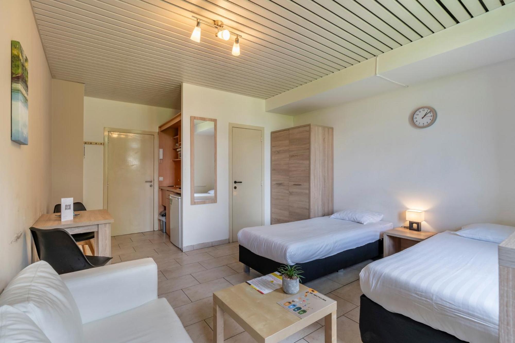 Condo Gardens Брюксел Екстериор снимка