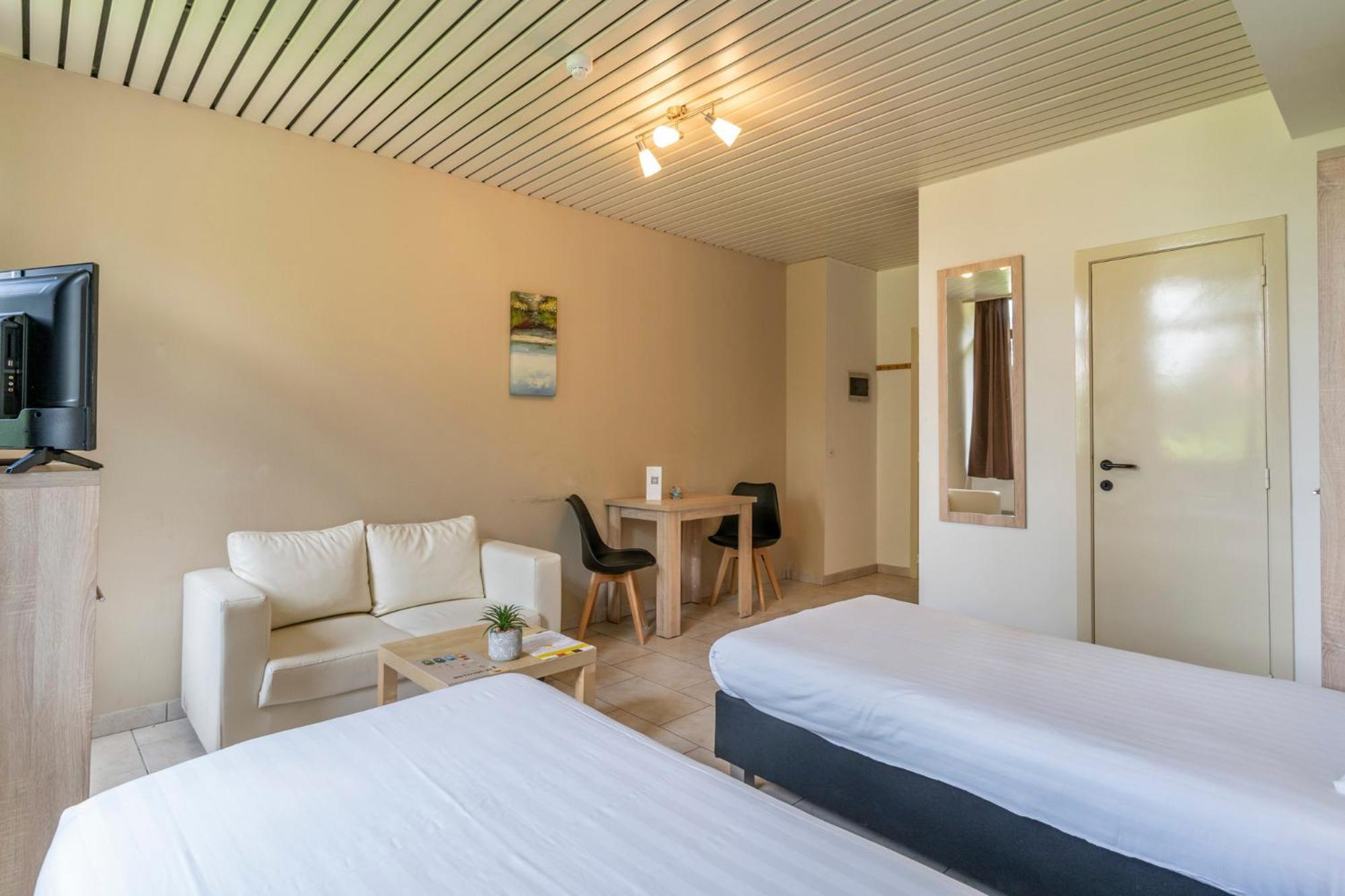 Condo Gardens Брюксел Екстериор снимка