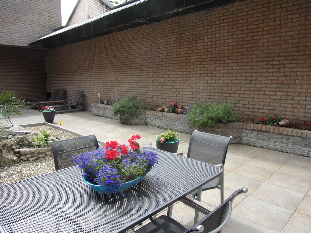 Condo Gardens Брюксел Екстериор снимка