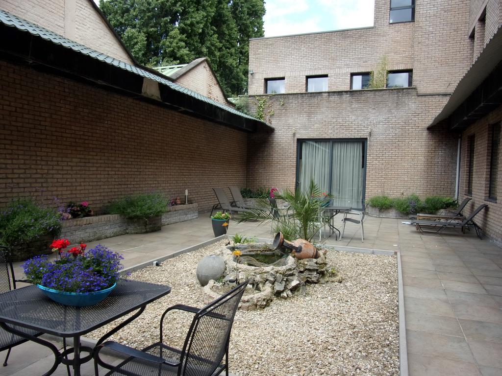 Condo Gardens Брюксел Екстериор снимка